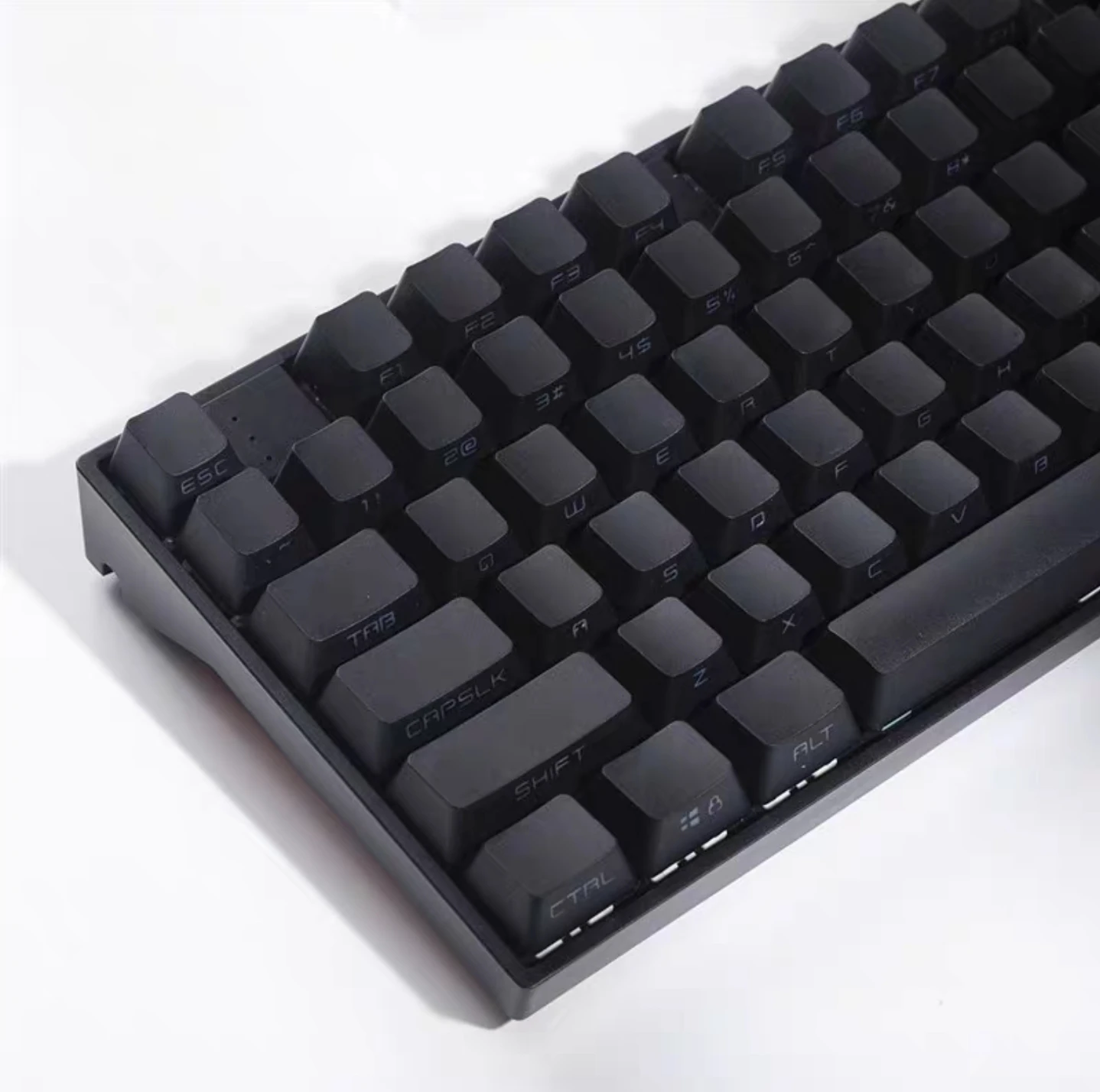 

Side engraved transparent keycap OEM height PBT material 130 key infection gradual change personality adaptation wooting60he