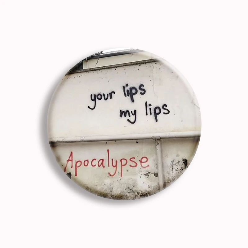 Papierosy po seksie Przypinka It's Affection Always Broszka Your Lips My Lips Apocalypse Badge Bag Akcesoria Fans Collect