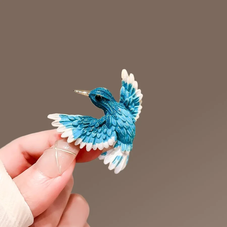 Vintage Alloy Hummingbird Brooches for Women Metal Bird Pin Beautiful Animal Brooch Ladies Party Dress Accessories Jewelry Gifts