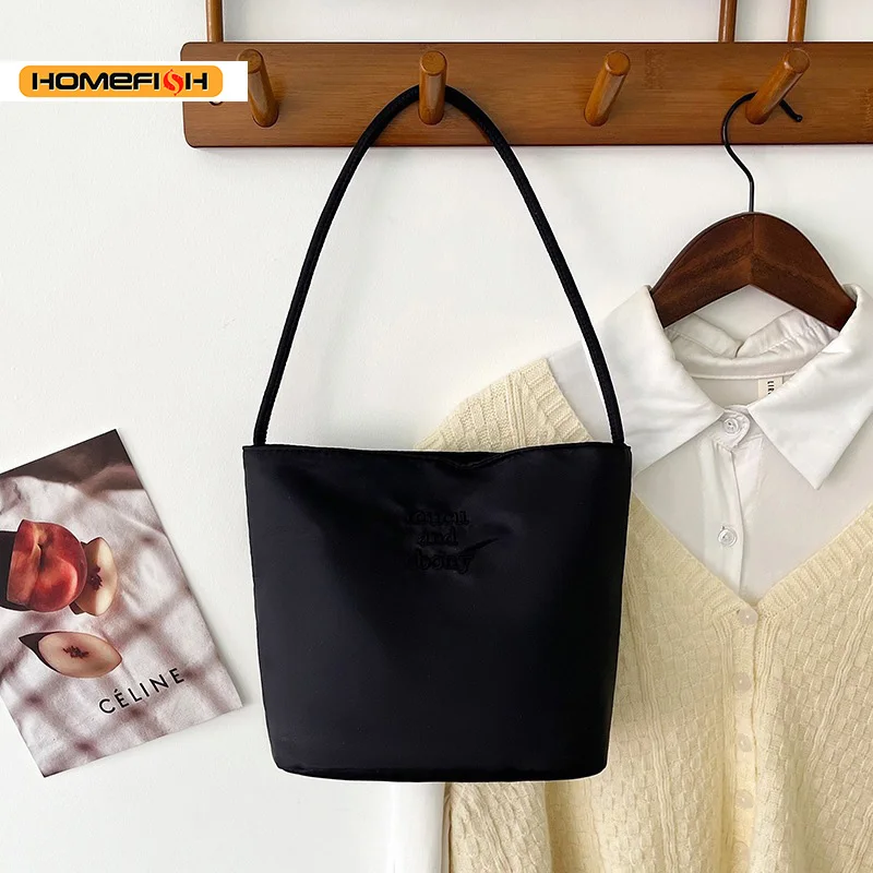 Bestickte Nylon-Bucket-Bag, Japanischer Stil Pendler-Umhängetasche, Modische Frühling-Sommer Kleine Quadratische Handtasche für Damen – Detail 7