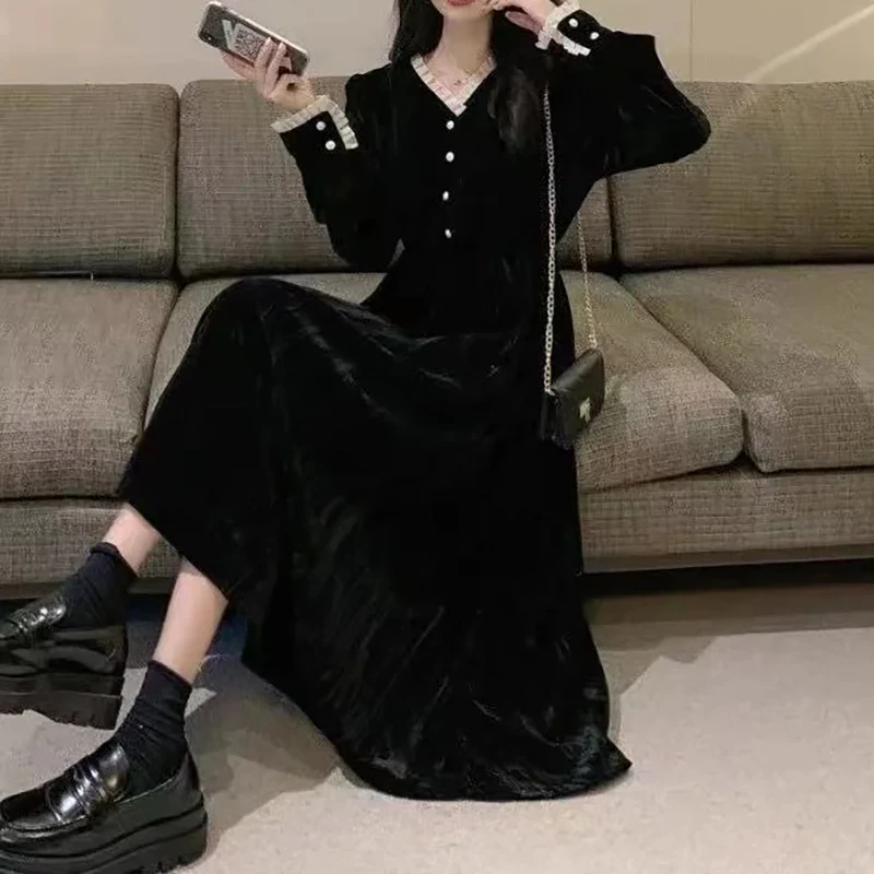 French Retro Dress with Hepburn Style Velvet V-Neck Niche Temperament Simple and Versatile Long Skirt