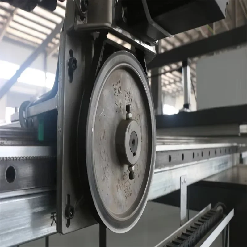 Mesin Gergaji Meja Slidi Pemotong Otomatis dengan Perataan Takik