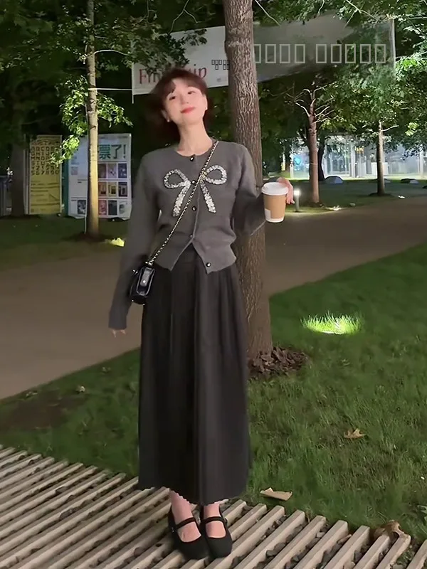 

Ele Knitted Sweater with Knot Bead Embroidery White ay A-Line Skirt Two-Piece Set for Young Women