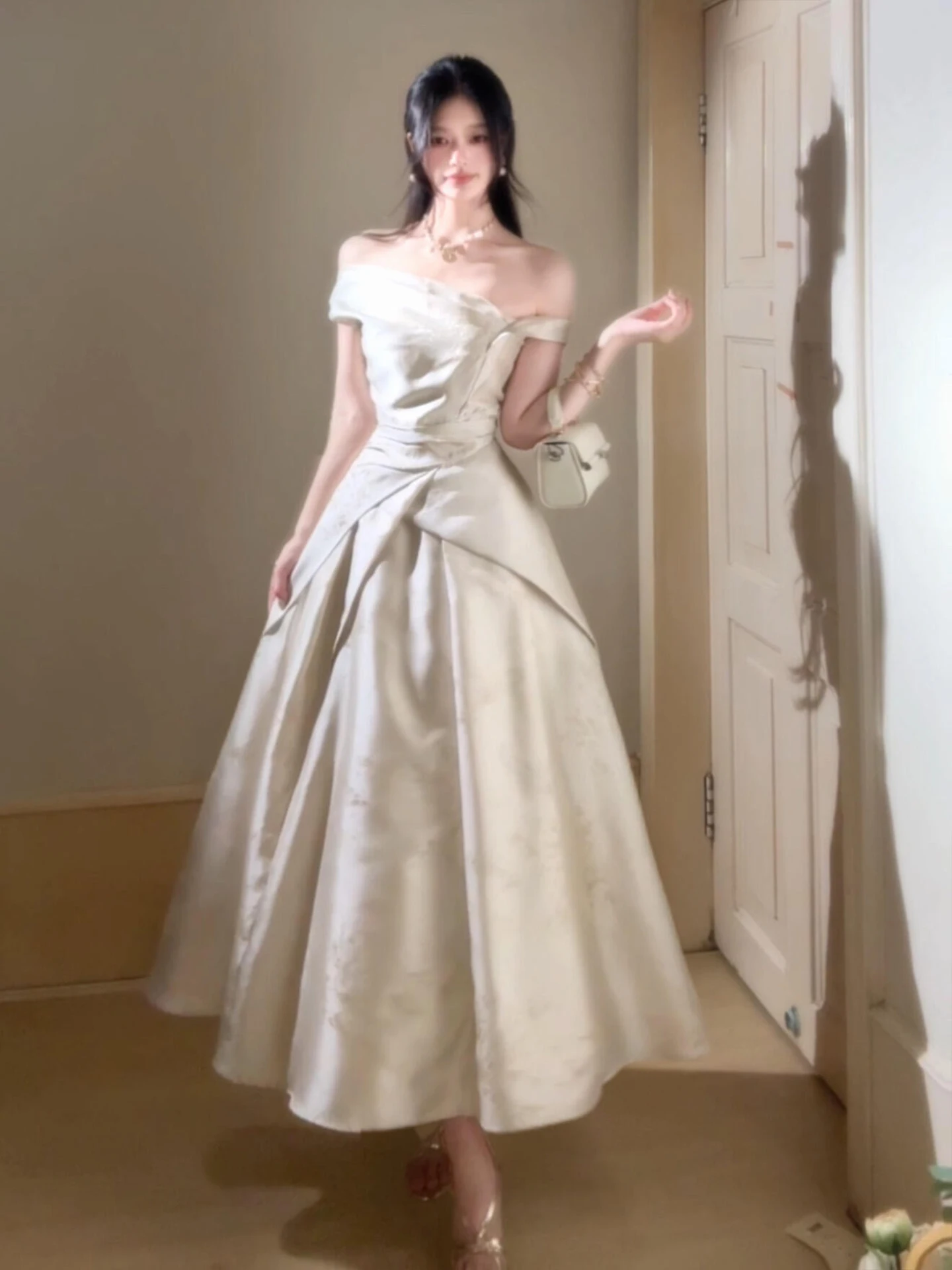 Elegant One-Shoulder Satin Wedding Dress Princely Long Skirt Heavy Embroidery Perfect for Engagement Parties And Formal Events