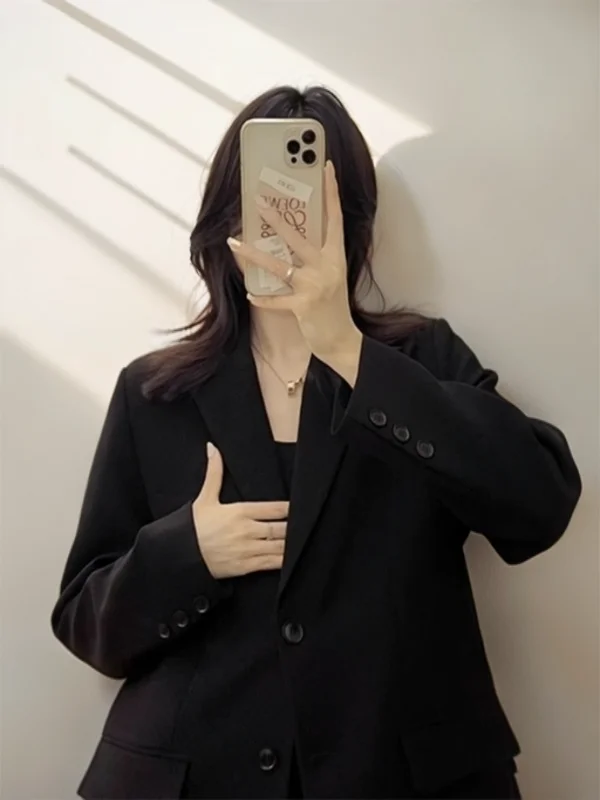 

Женский молодежный пиджак в клетку из качественного плюша, прямого кроя, классический, с отложным воротником, отделкой бисером, разрезом сзади, дышащий