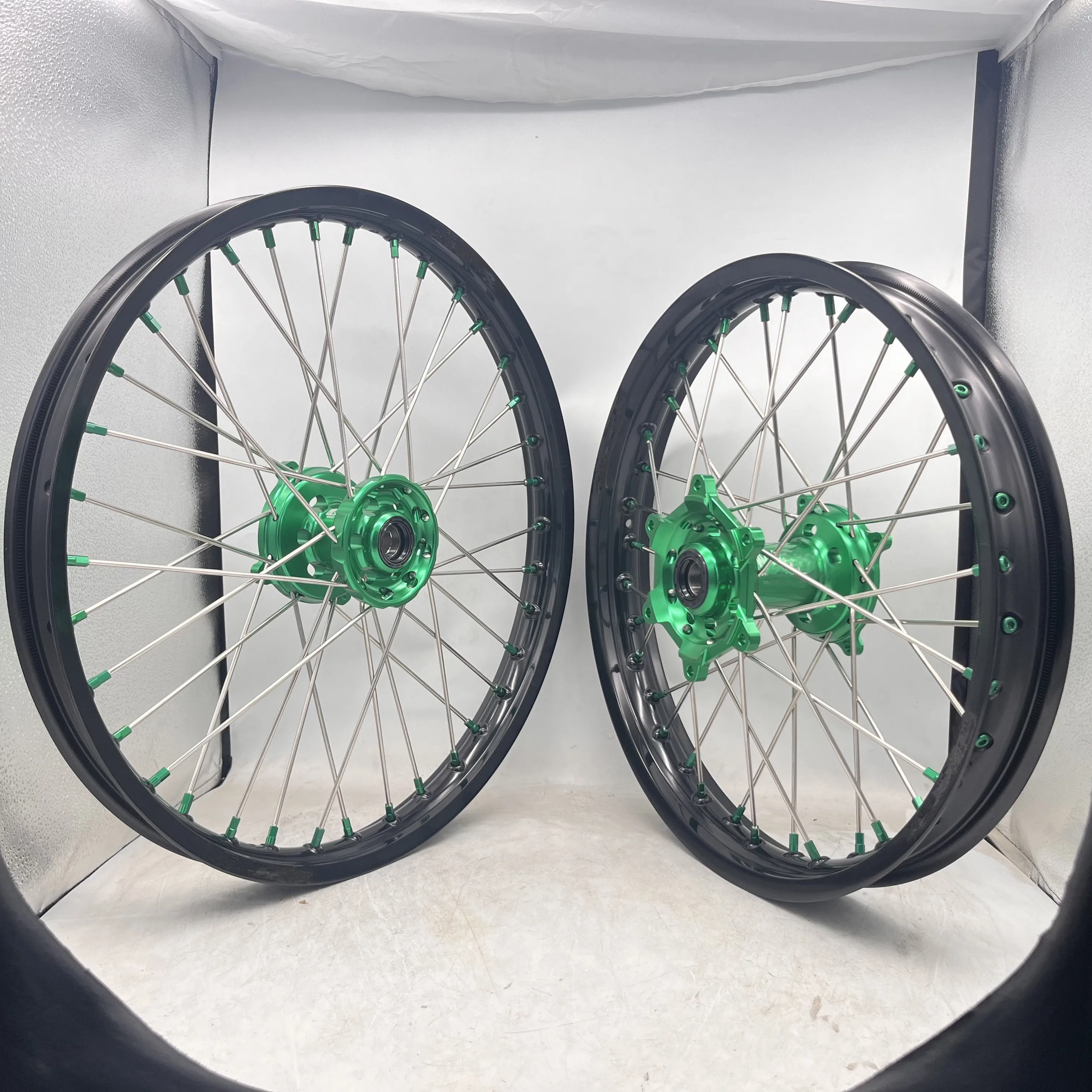 Green Color Aluminum Rear Wheel For KXF 250 450 KX 250 450 F Moto