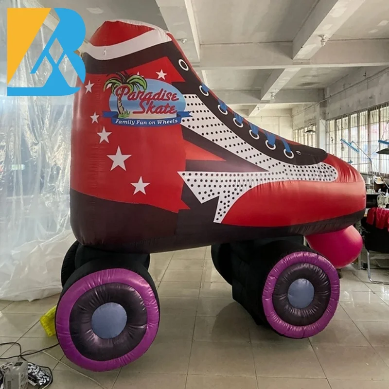 Pattini a rotelle gonfiabili giganti personalizzati con display pubblicitario per giocattoli per eventi sportivi