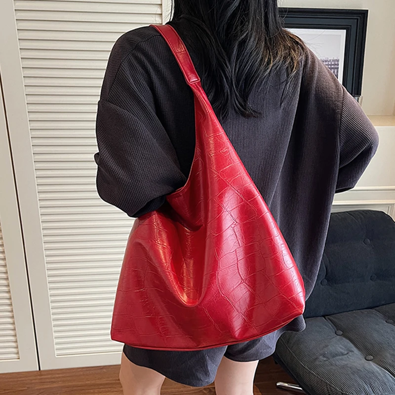 

Leisure Large Capacity Tote Bag Autumn New Women Red Soft Leather Single Shoulder Underarm Bags Retro Stone Pattern Handbag