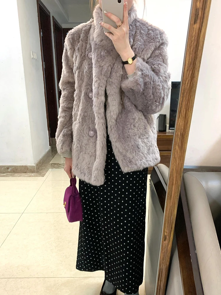   Cappotto in Pelle Scamosciata Ort Thiened 2025 Nuovo Stile Femminile Caldo e Soffice con Decorazione a Bottoni