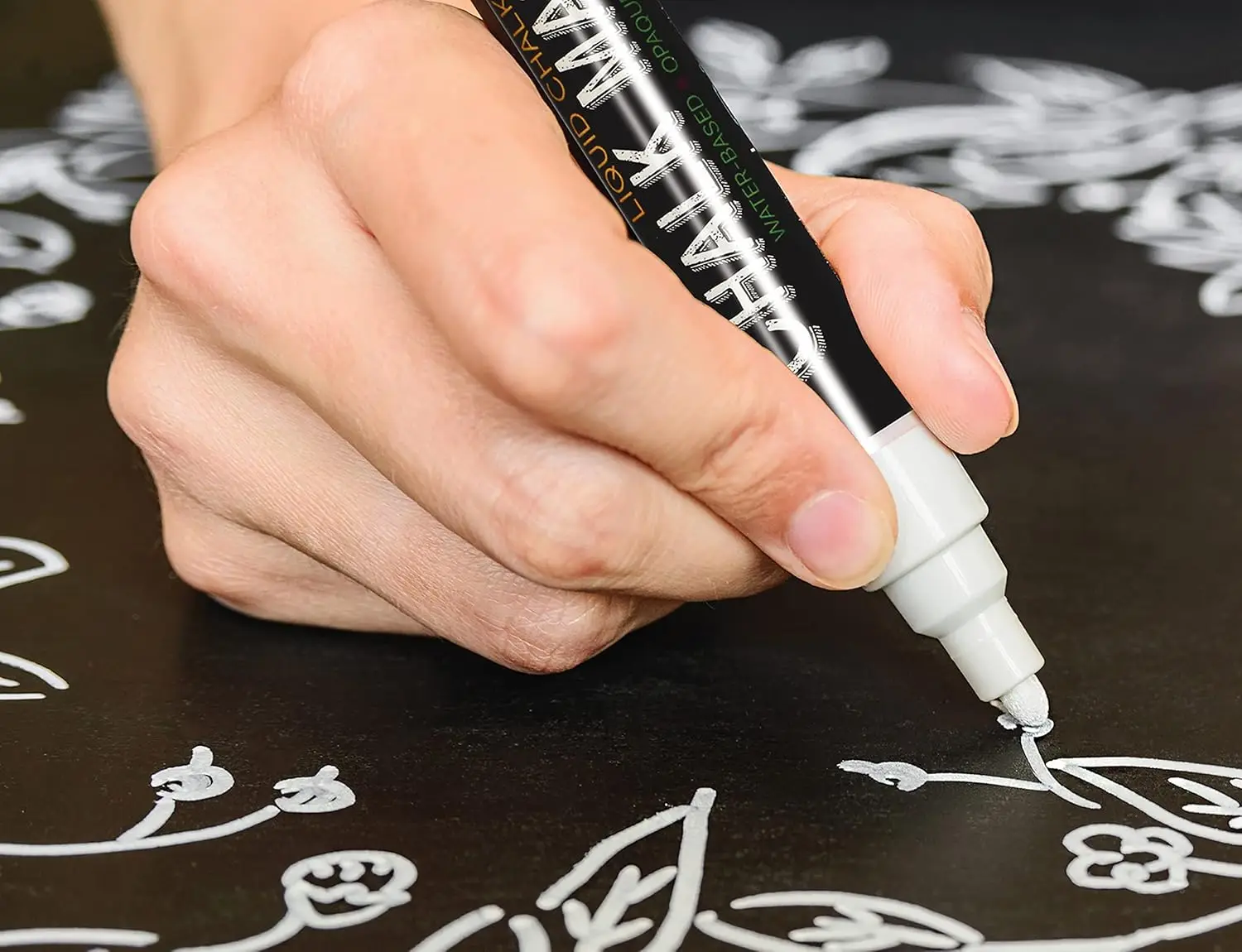 لافتة سبورة مغناطيسية كبيرة بإطار خشبي، مقاس 20 × 30 بوصة، تتضمن علامات وممحاة