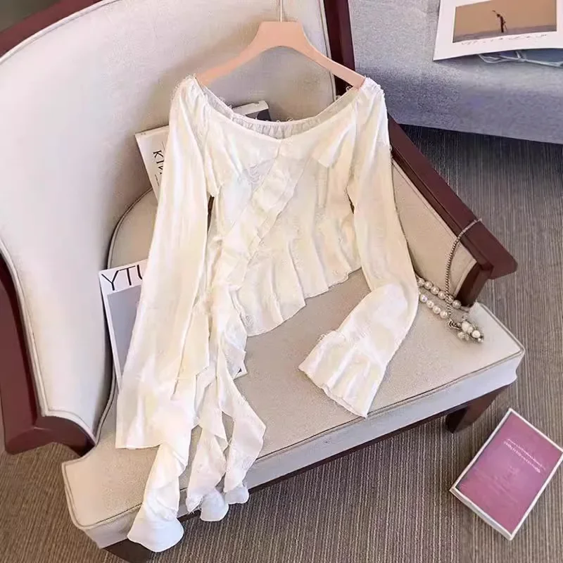 Y2k قميص نسائي مرقع بكشكشة على شكل حرف v بلوزات جديدة لربيع وخريف 2025 بأكمام طويلة بلوزات ضيقة
