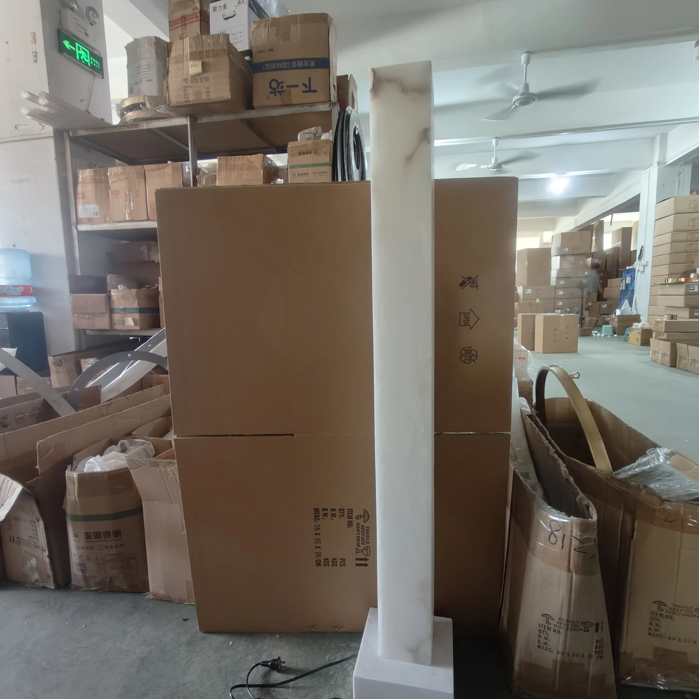 LED Natural Marble Alabaster Floor Lamp Beside The Sofa in The Living Room Bedroom Bedside Dining Room Floor Lamp Indoor Decor