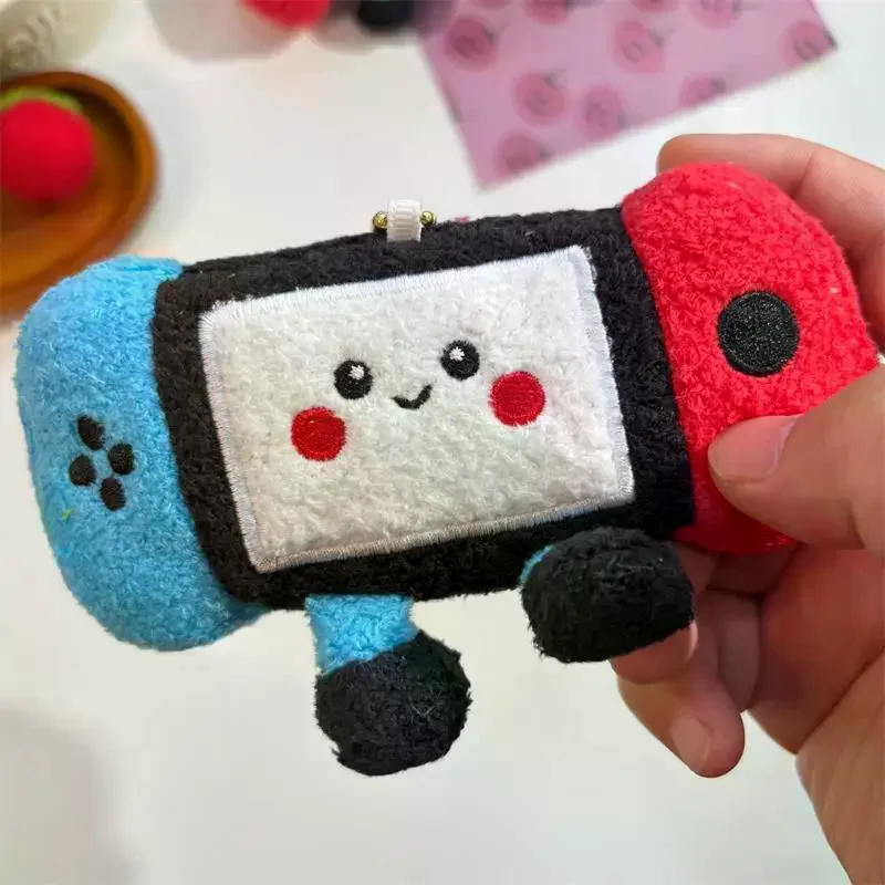 1 szt. Uroczy, zabawny pluszowy breloczek w kształcie konsoli do gier, miękka wypchana zawieszka do plecaka, ozdoba do torby, ozdoba dla par, zabawka do gryzienia dla zwierząt, prezent.