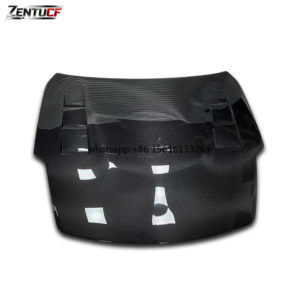 350Z Carbon Fiber Hood - Suitable for Nissan 350Z and Z33 Models with Modified Carbon Fiber Hoods.
