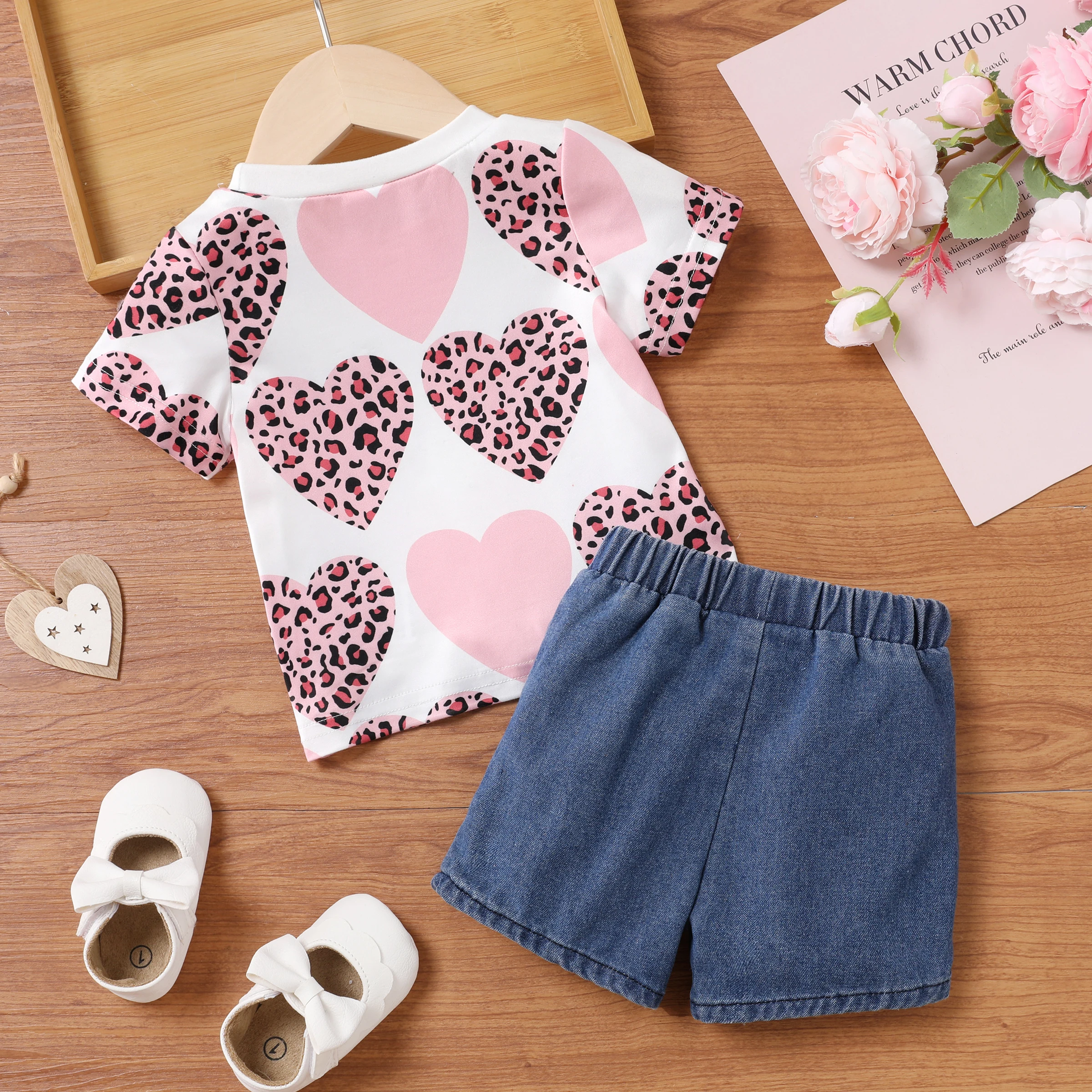 PatPat  2pcs Baby Girls Childlike Heart-shaped Short-sleeve Tee and Denim Pants Set