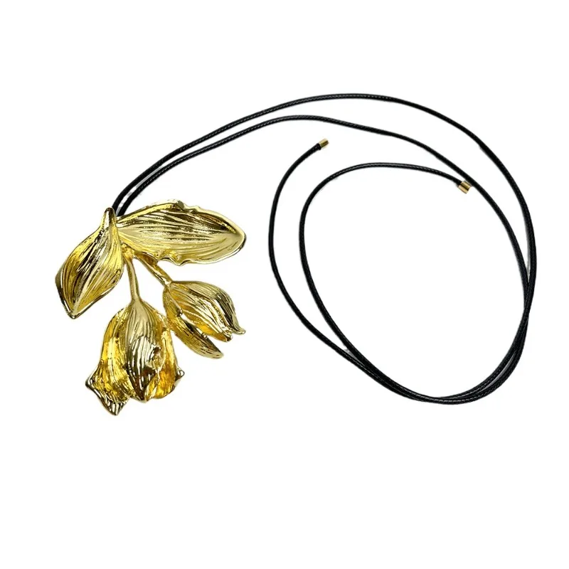 

European and American cold metal flower pendant necklace niche personality long leather rope sweater chain catwalk accessories