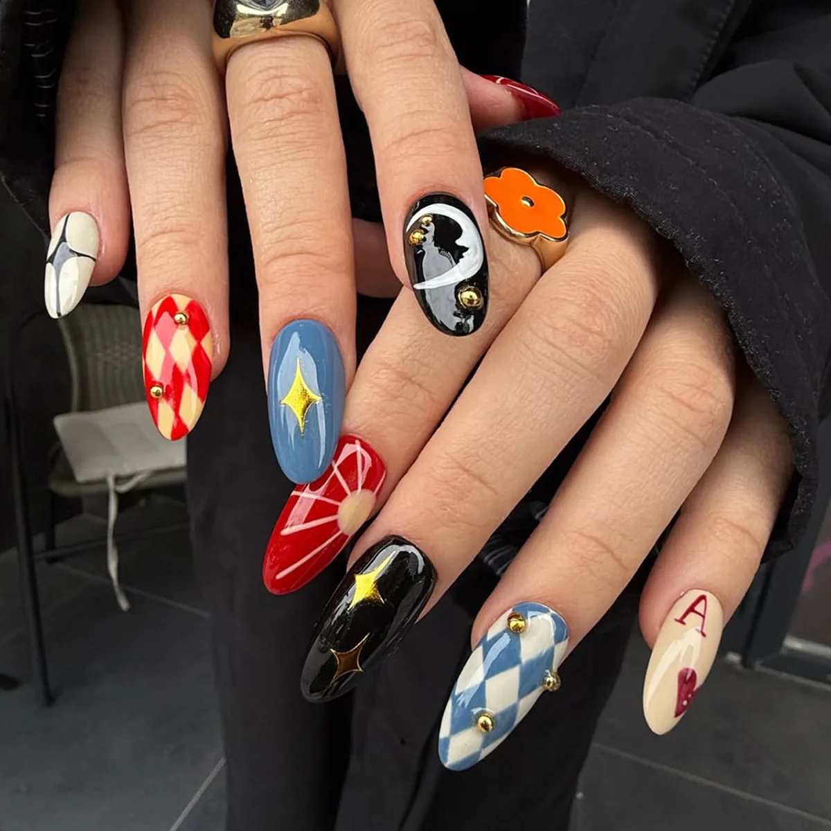 

24PCS Fun False Nails Y2K Style Poker Clown Star Almond Press on Nails Color Gothic with Diamond Design for Spicy Girl Manicure