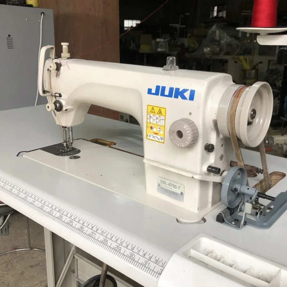 YYHC--8700 lockstitch industrial sewing machine for sale second-hand