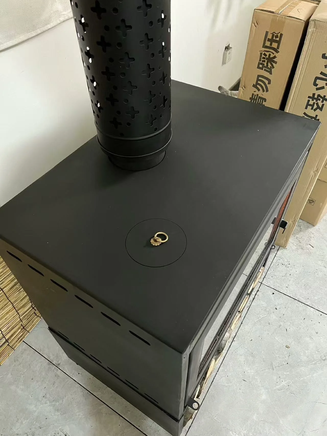 

Huge Iron Wood & Charcoal Stove for Modern Outdoor Camping and Indoor Heating