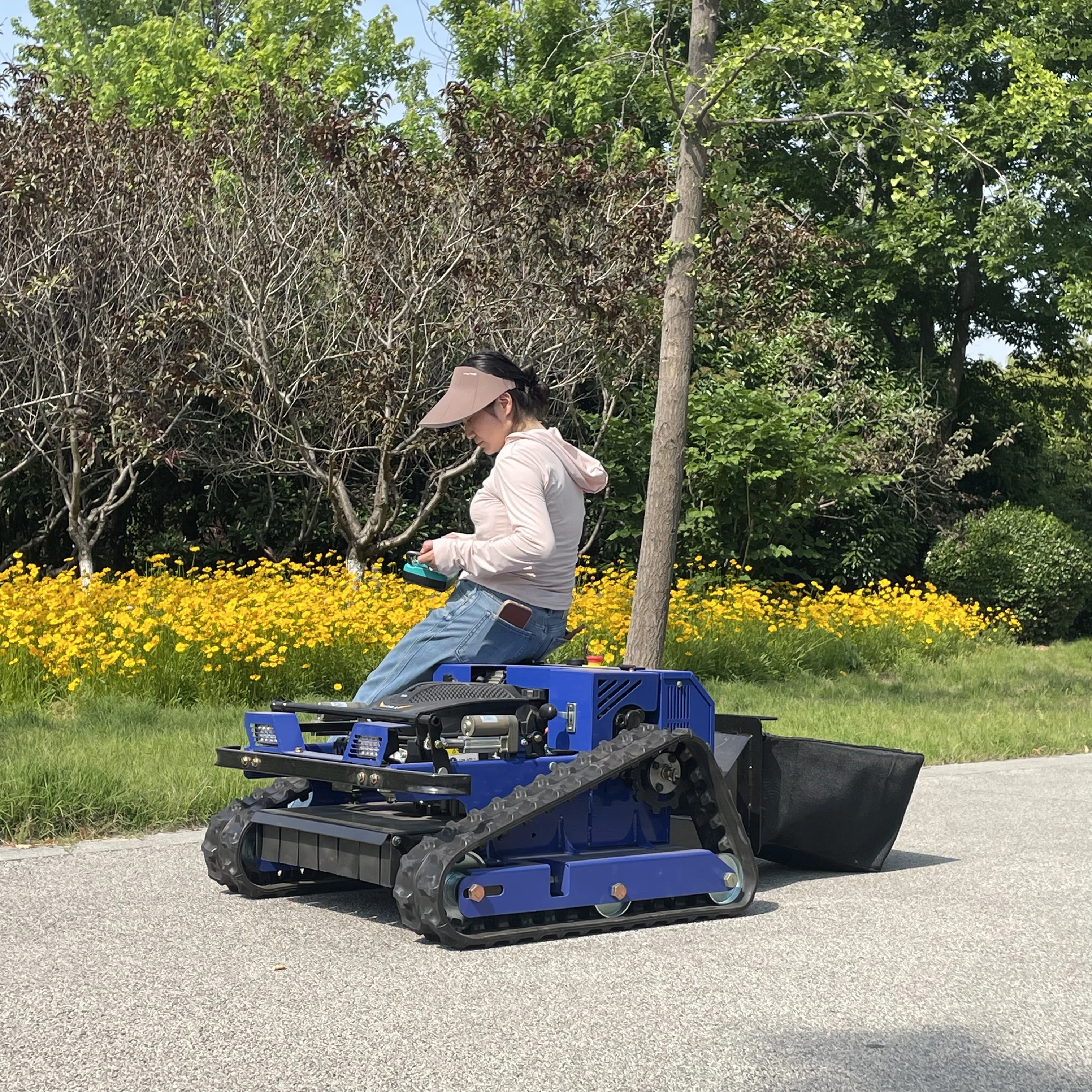 

New Professional 500mm RC Crawler Lawn Mower RATO Engine High Durable All Terrain Slope Climbing Grass Cutter With Grass Collect