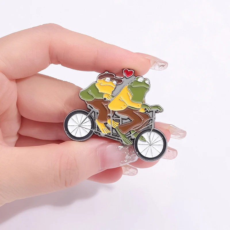Frog and Toad Enamel Pins Custom Couple Tandem Bike Brooches Lapel Badges Cartoon Animal Jewelry Gift for Lover Friends