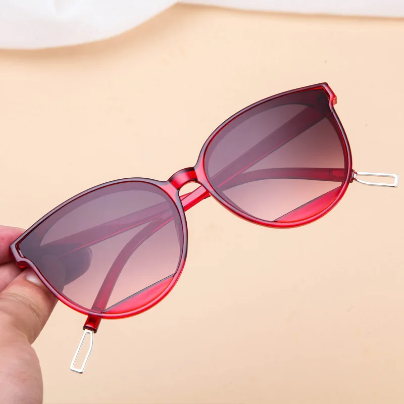 New Retro Brand Women's Sunglasses Fashionable Oval Women Gradient Sun Glasses Summer Outdoor Shading Shades UV400 Eyewear