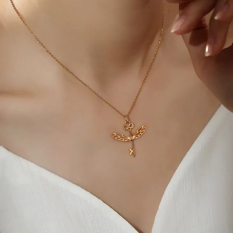 2024 Explosive Anime Wing Necklace Golden Snitch Creative Necklace Collarbone Chain Hanging Neck Accessories for Girls Gift