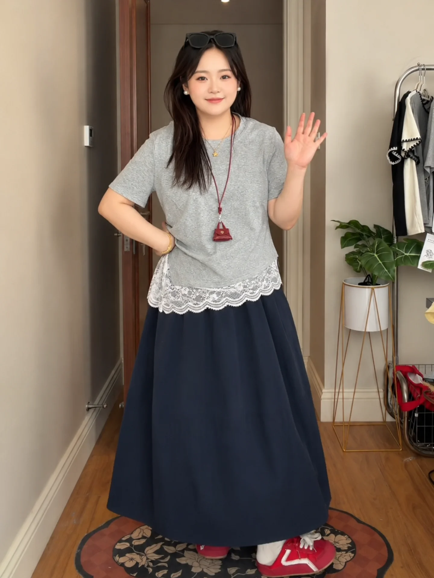 

plus Size Lace Splice Shoulder T-Shirt Women's Summer New Style Slimming Irregular Top Casual Fit Short Sleeve round Neck Cot...