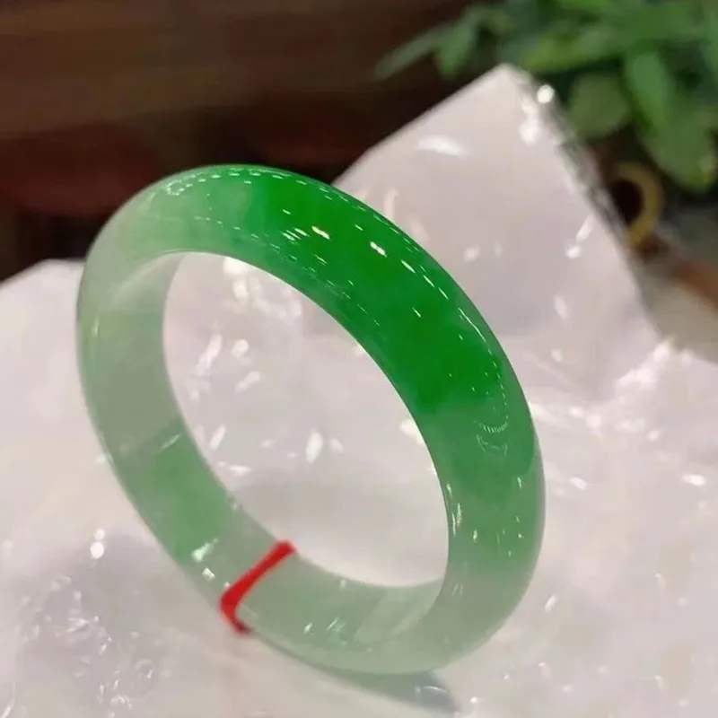 

Glutinous Ice Emerald Bracelet, Yang Green Floating Flower Jade Bracelet, Moist Positive Circle Bracelet Women's Model