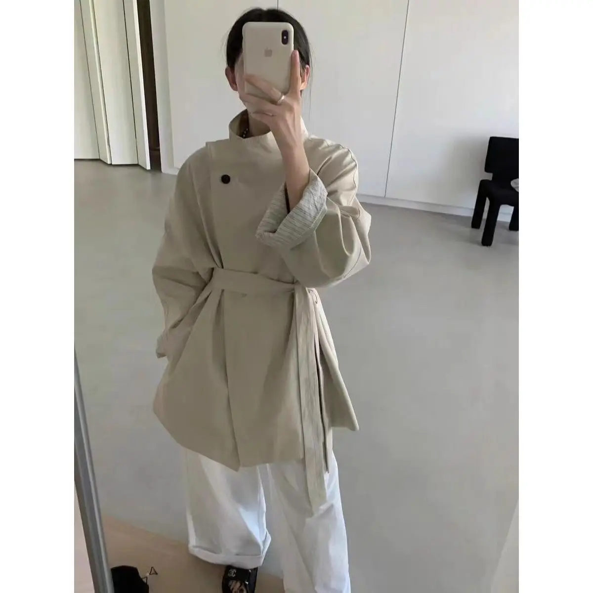 レディース 2025 秋 ベルト付き クロップドトレンチコート 韓国風 ルーズフィット ウエストタイ オーバーサイズ ラペル トレンド アウターウェア
