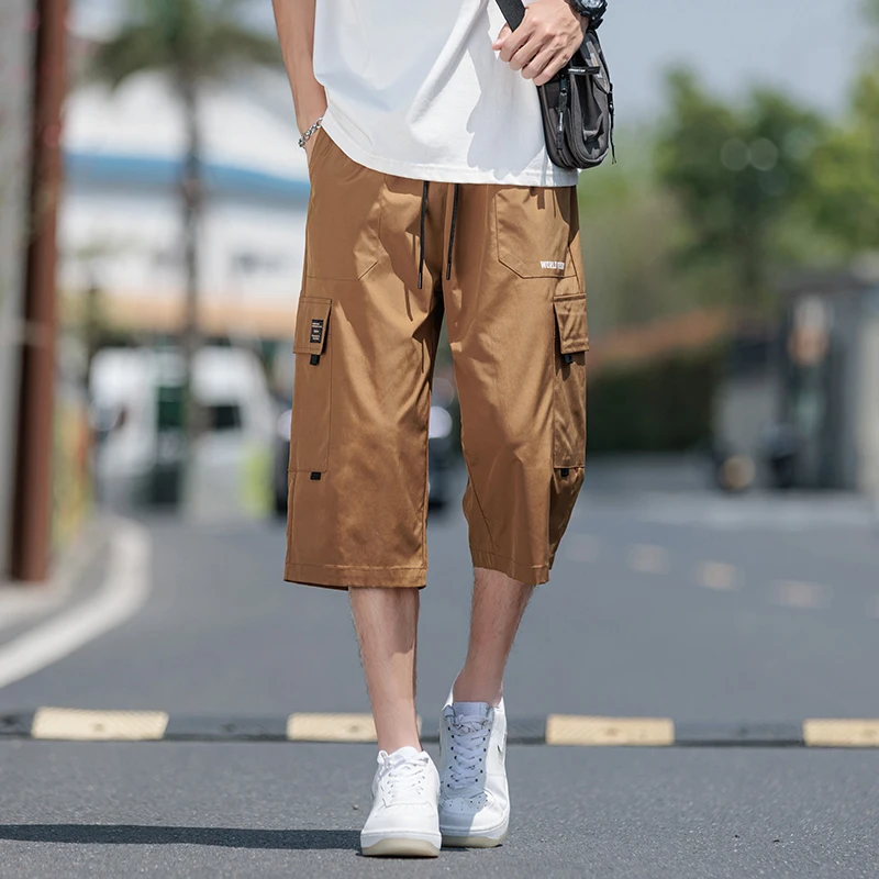 شورت رجالي عصري فضفاض - مناسب للشحن بتصميم معاصر وجيوب متعددة رائعة للمغامرة والمغامرة - أنماط جاهزة