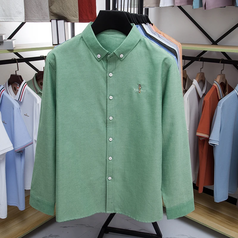 Camicia a maniche lunghe da uomo di moda leggera e di lusso, ricamo di cartoni animati di marca, top con risvolto da golf casual in tinta unita business di alta qualità