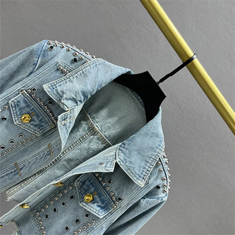 Vintage Blue Rivet Diamonds Big Pocket Denim Jackets Women Student Cowboy Outerwear Slim Short Hem Frayed Jeans Jacket Female