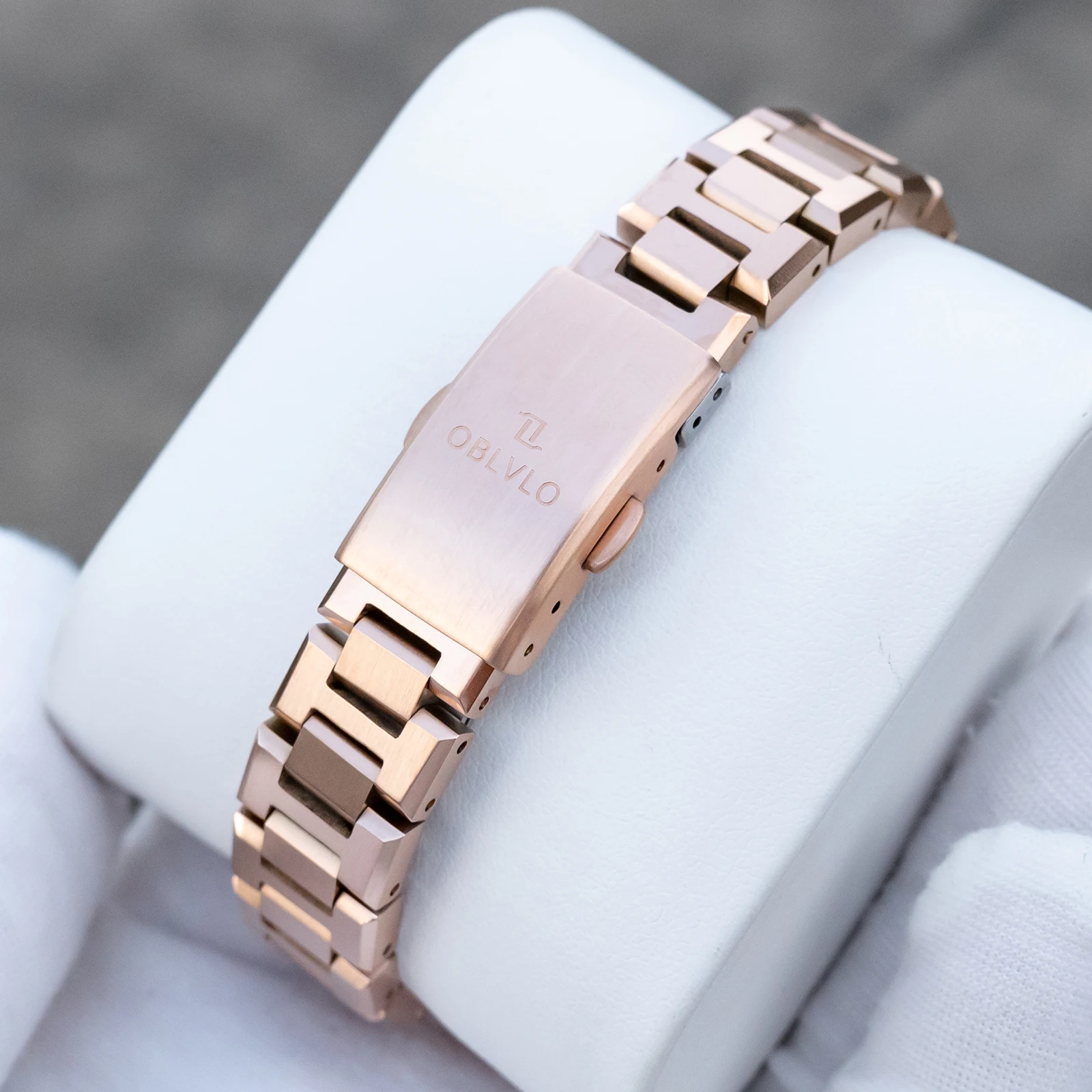 OBLVLO-ساعة رومانسية للنساء بمينا ذهبي وردي وبني ساعة رسمية كوارتز سويسرية وسوار عصري للسيدات ساعة AWS
