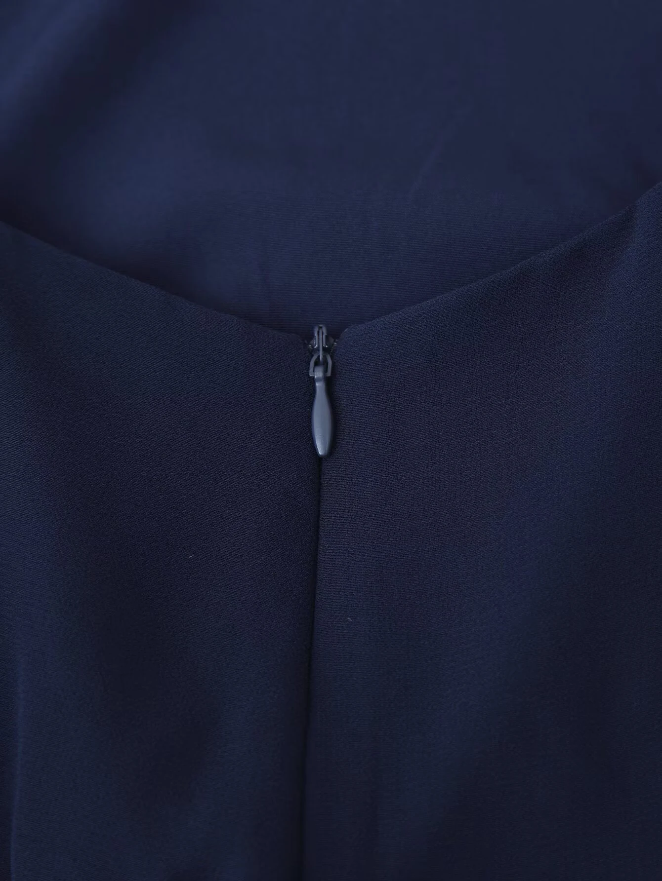 نمط الخريف الجديد النمط الأوروبي والأمريكي المرقعة المتناقضة شرابة الديكور بلا أكمام الجوف خارج تنورة طويلة عارية الذراعين