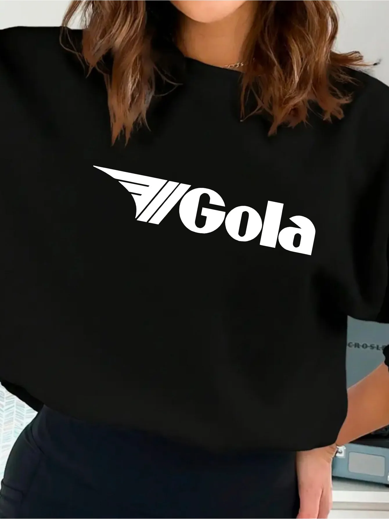 Elegante Damenbekleidung, Pullover mit „GOLA“-Muster, modische Freizeitkleidung, erneuerbares Polyester, lässige Mode, neutrales Sweatshirt