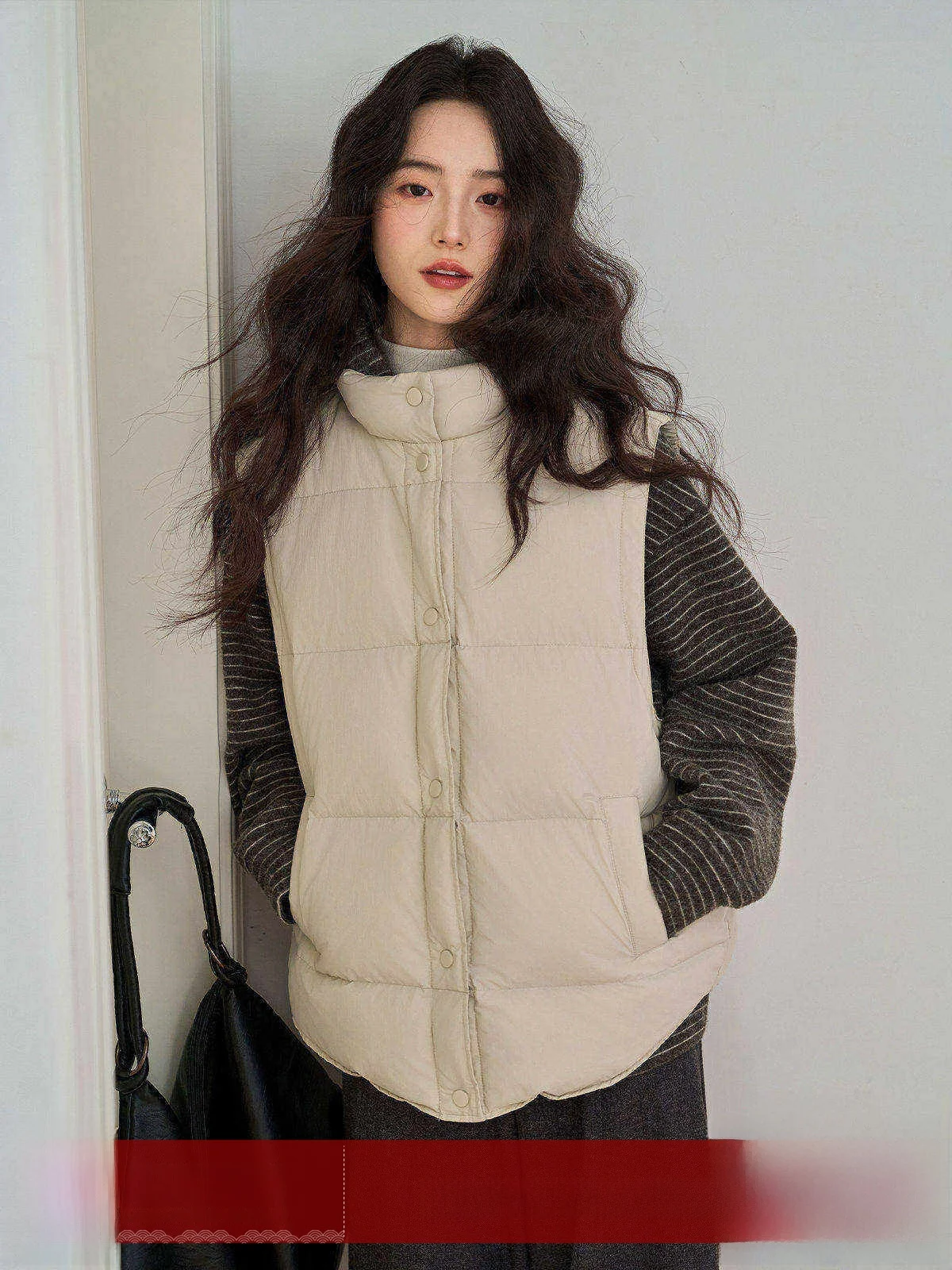 

MoZao Women's Loose down Vest Sleeveless Warm Outerwear Fleece Lined Stand Collar Zipper Closure Casual Style Winter Jacket