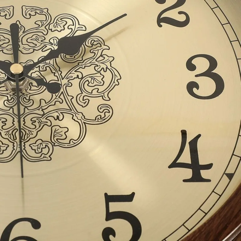 Vintage Style Wall Clocks Solid Wood Silent Clock European Luxury Timepiece Living Room Household Fashion Wall Decor Ornament