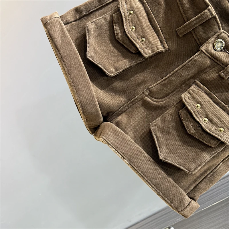 กางเกงยีนส์ขาสั้นทรงบูทขาบานเอวสูงทรงสลิมสำหรับผู้หญิง ผ้าฟลีซบุซับใน ขอบรีดสไตล์อเมริกัน คอลเลคชั่นใหม่ ฤดูใบไม้ร่วง-ฤดูหนาว ปี 2025