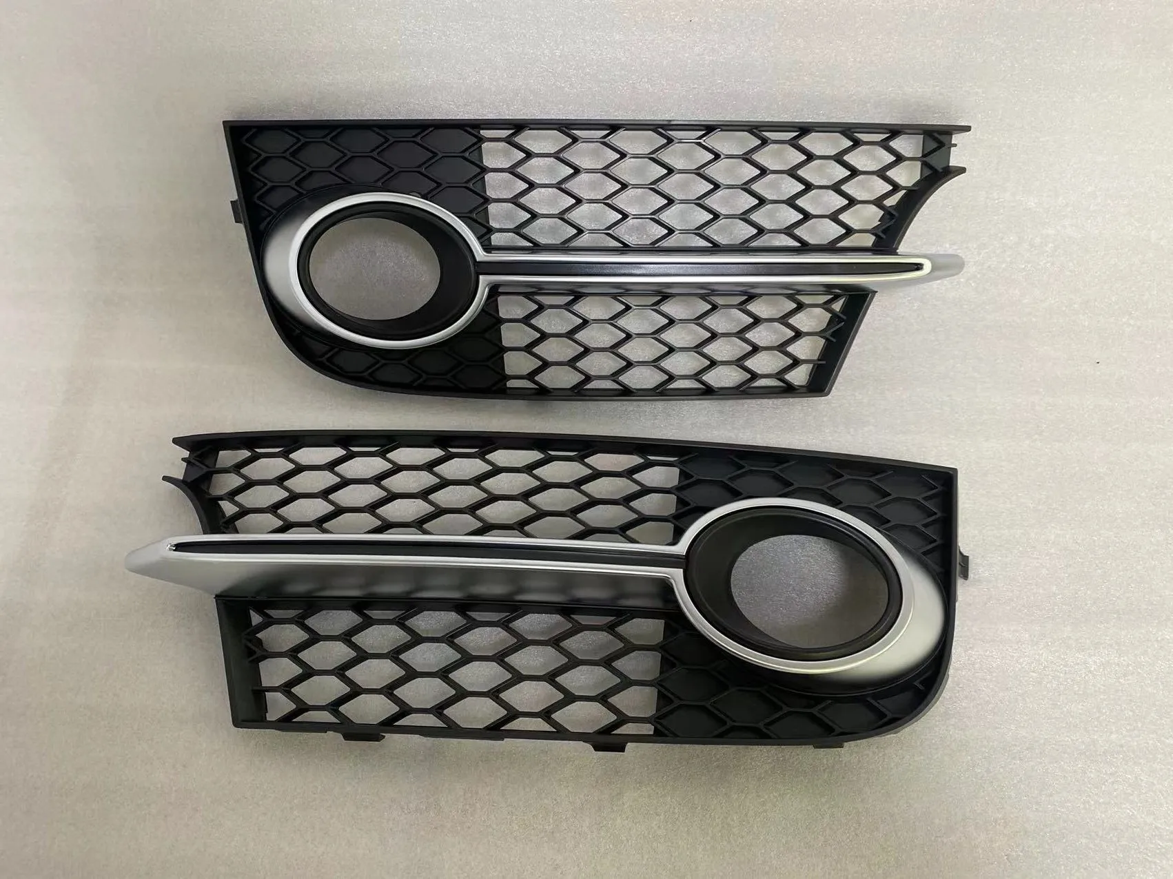 

Car Front Grille Honeycomb Grille Cover Mesh Grill For Audi TTS 2011-2014 8J0807681 8J0807682 Fog Light Grille Cover