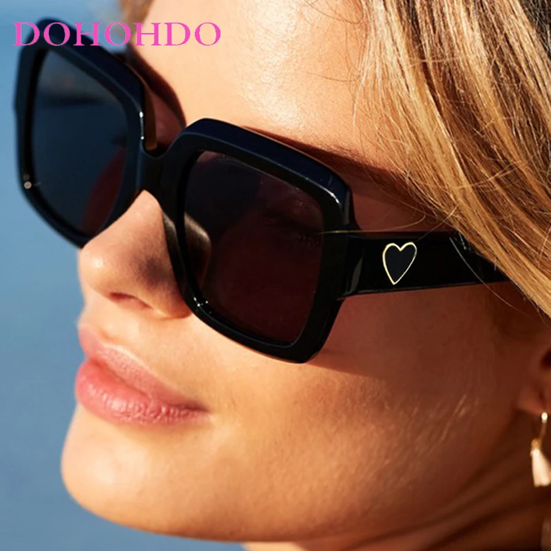 

Trendy Classic Square Sunglasses Women Men Retro Brand Heart Frame Sun Glasses Ladies Fashion Travel Sun Glasses Oculos UV400