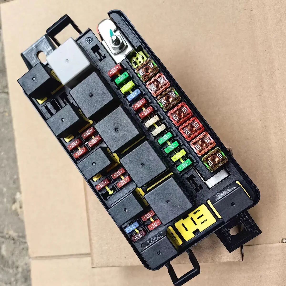 

Совместим с блоком предохранителей SAIC Maxus V80, оригинальным жгутом проводов Maxus, ткацкий станок для полной проводки автомобиля, предохранителем и реле.