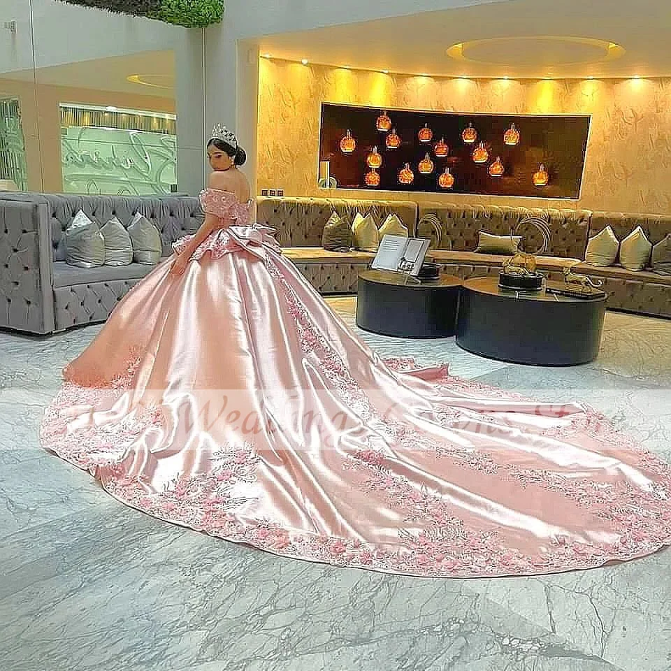 فساتين Quinceanera الفاخرة من الساتان الوردي مزينة بالخرز قبالة الكتف حلوة 16 فستان حفلة عيد الميلاد Vestidos De 15 Años