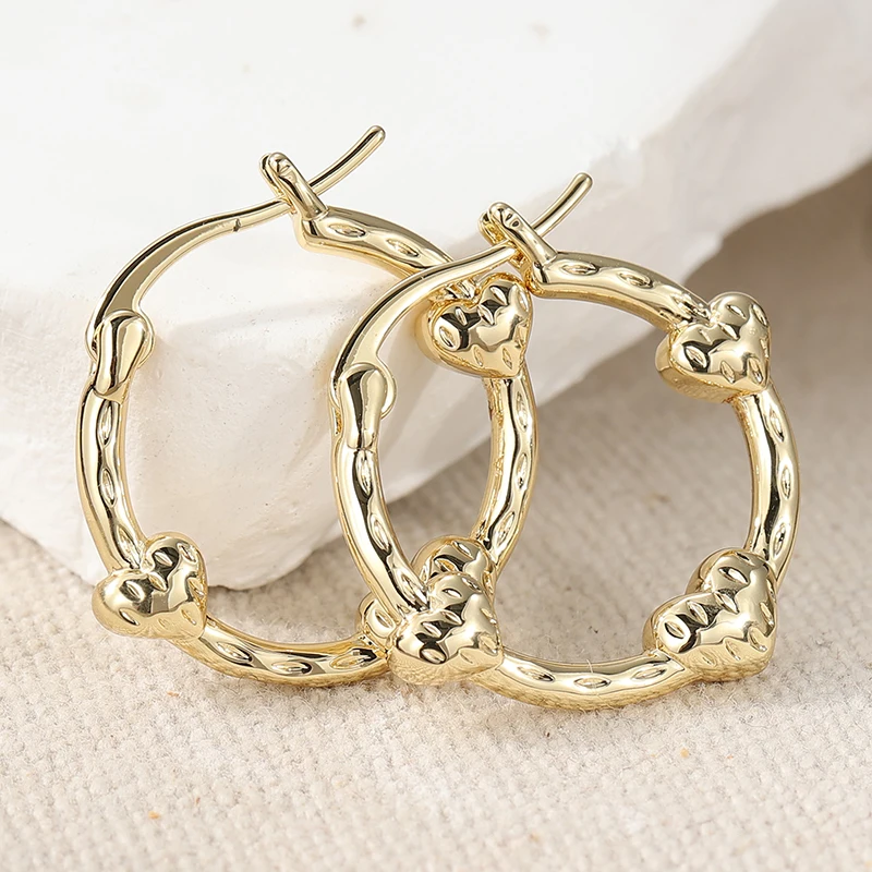 Vintage-Design Goldfarbene Herz-Creolen für Damen Klassische Mode Handgeschnitztes Muster Schmuck – Detail 1