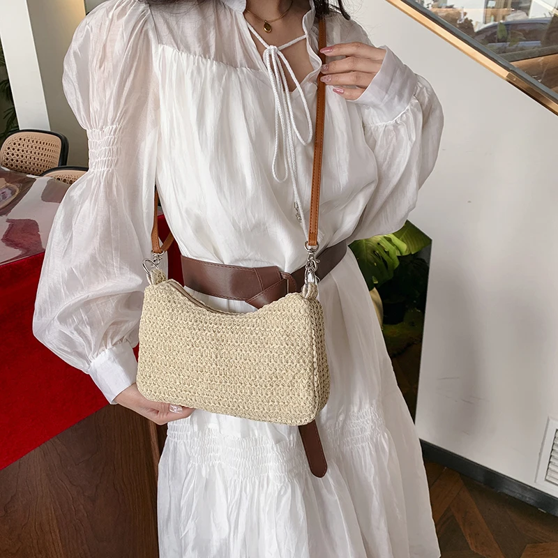 Лето 2025 г., новая соломенная сумка через плечо, модная сумка в форме полумесяца, женская сумка через плечо с отличной текстурой
