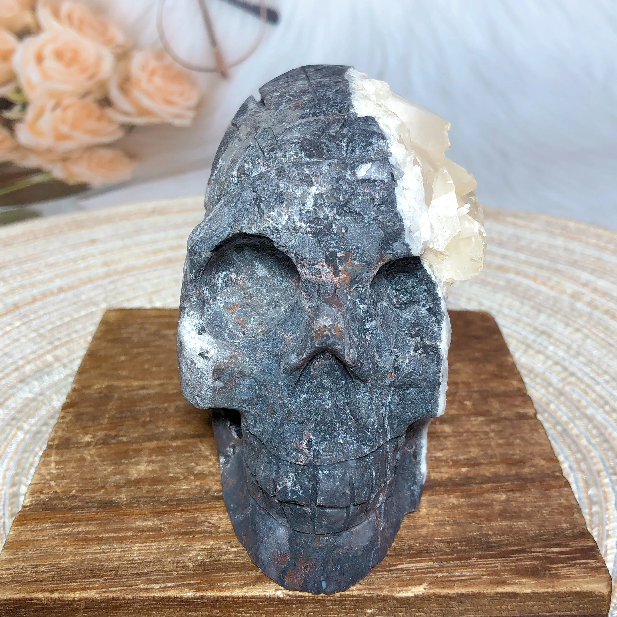 High Quality Natural Crystal Apophyllite And Garnet Skull Ornament Healing Home Decoration Stone Room Decor Mineral