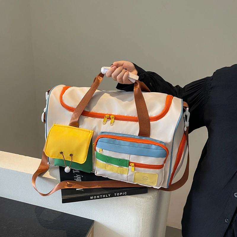 

Вместительная дорожная сумка для путешествий, занятий йогой на открытом воздухе и тренировок в спортзале — идеально подходит для поездок на выходные, для любителей фитнеса.