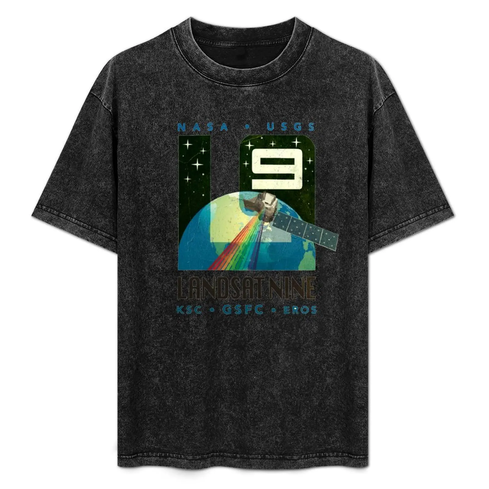 

LANDSAT 9 logo mission - vintage look T-Shirt Big and Tall Basic Tee Shirt