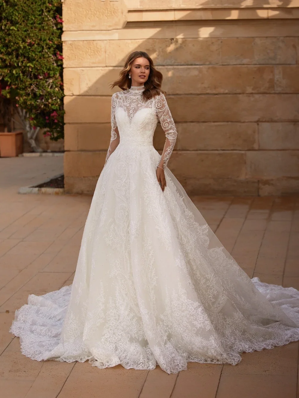 맞춤 제작된 단정한 하이 칼라 신부 로브, 반짝이는 스팽글 비즈 웨딩 드레스 레이스 아플리케 A라인 롱 브라이덜 가운 로브 드 마리에