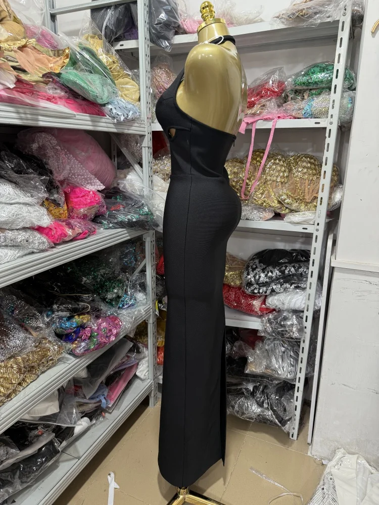 เดรสยาวแบบผูกคอ เปิดหลัง รัดรูป รุ่นใหม่ มีสินค้าในสต็อก มีให้เลือก 3 สี สำหรับชุดเดรสผู้หญิงและชุดราตรี